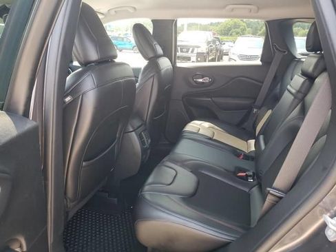 Used 2019 Jeep Cherokee Trailhawk w/ Cold Weather Group AWD/4WD image 14