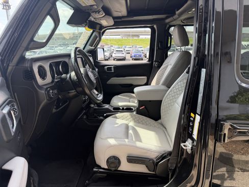 Used 2022 Jeep Wrangler Unlimited Sahara image 30