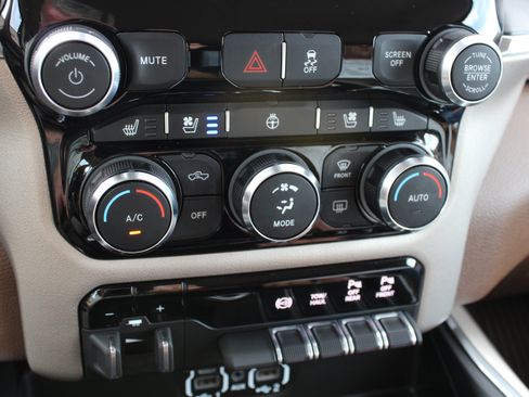 Certified 2021 RAM 2500 Laramie AWD/4WD image 32