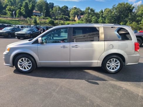 Used 2019 Dodge Grand Caravan SXT FWD image 2