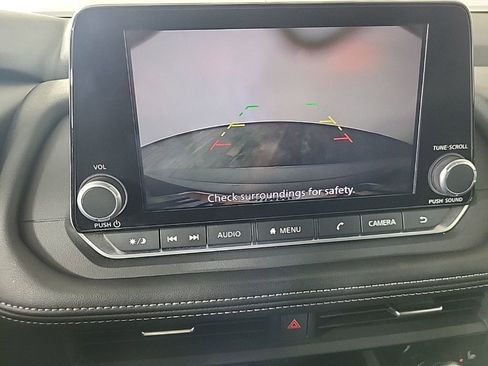 Used 2025 Nissan Rogue SV image 14