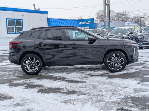 Used 2025 Chevrolet Trax RS w/ Sunroof Package image 9