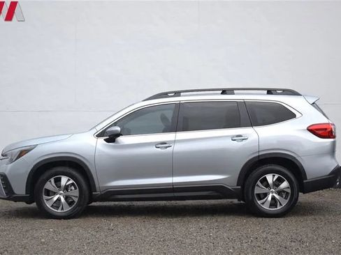 Used 2025 Subaru Ascent Premium AWD/4WD image 9