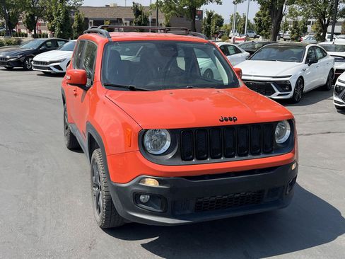 Used 2018 Jeep Renegade Altitude AWD/4WD image 4