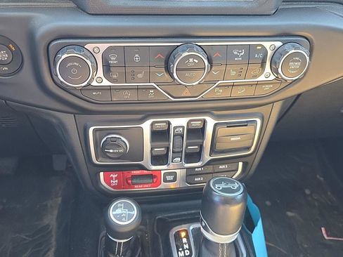 Used 2018 Jeep Wrangler Unlimited Rubicon w/ Dual Top Group image 11