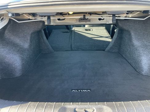 Used 2024 Nissan Altima 2.5 SV image 32