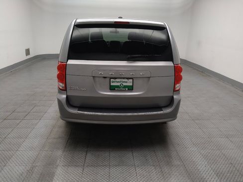 Used 2020 Dodge Grand Caravan SE FWD image 6