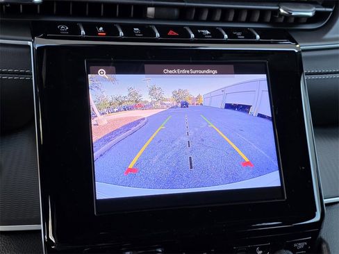 New 2025 Jeep Grand Cherokee Altitude image 14