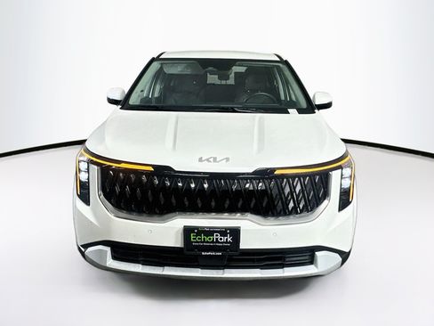 Used 2026 Kia Carnival FWD image 2