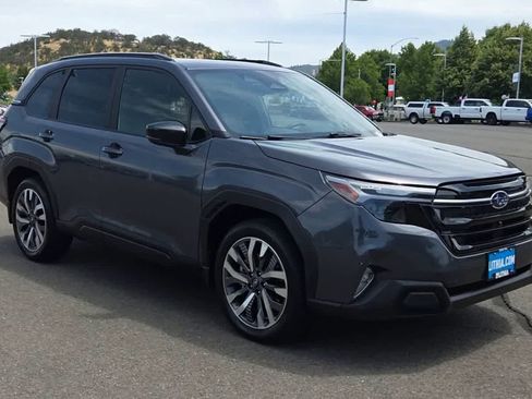 Used 2025 Subaru Forester Touring AWD/4WD image 2