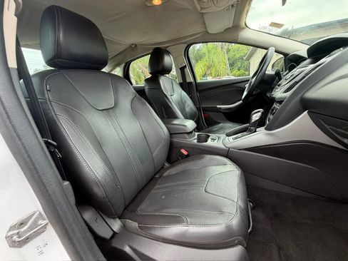 Used 2014 Ford Focus SE w/ Equipment Group 201A FWD image 10