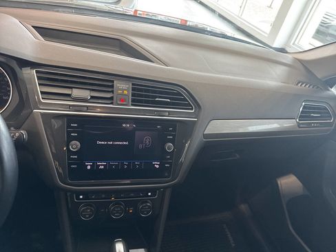 Used 2019 Volkswagen Tiguan SE image 32