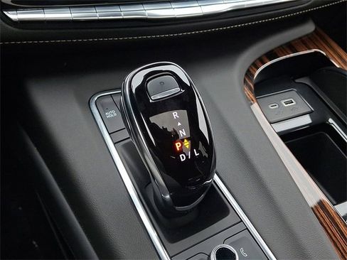 Used 2024 Cadillac Escalade ESV Premium Luxury w/ Performance Package image 15