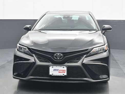 Used 2022 Toyota Camry SE AWD/4WD image 1