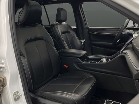 Certified 2024 Jeep Grand Cherokee Limited w/ Luxury Tech Group II AWD/4WD image 24
