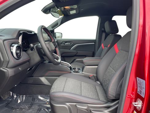 Used 2024 Chevrolet Colorado Z71 image 19