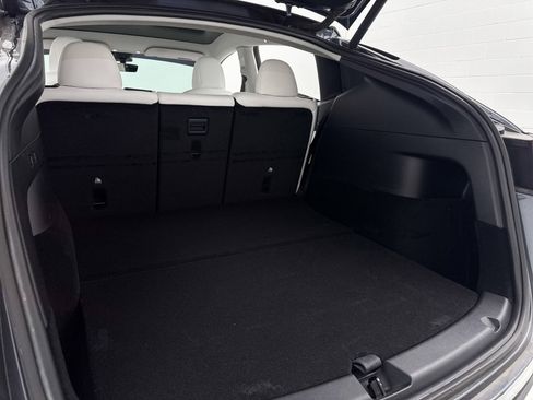 Used 2022 Tesla Model Y Long Range image 32