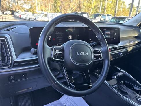 Used 2024 Kia Sorento S image 23