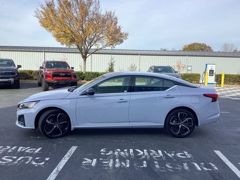 Used 2025 Nissan Altima 2.5 SR image 6