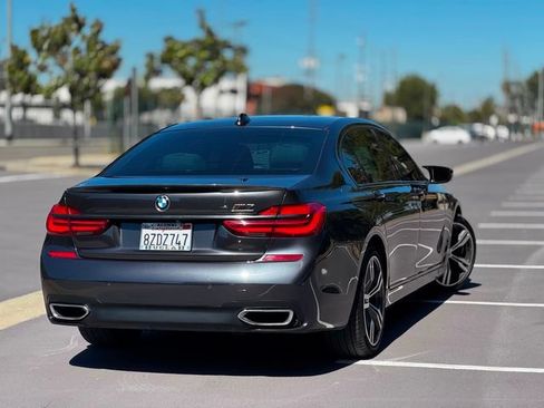 Used 2017 BMW 750i RWD image 8