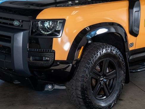 Used 2022 Land Rover Defender 110 X-Dynamic SE image 12