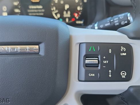 New 2025 Land Rover Defender 130 X-Dynamic SE image 19