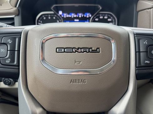 Used 2021 GMC Yukon Denali w/ Denali Premium Package image 8