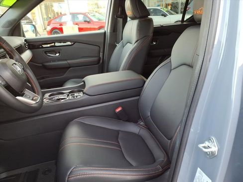 Used 2025 Honda Pilot TrailSport image 20