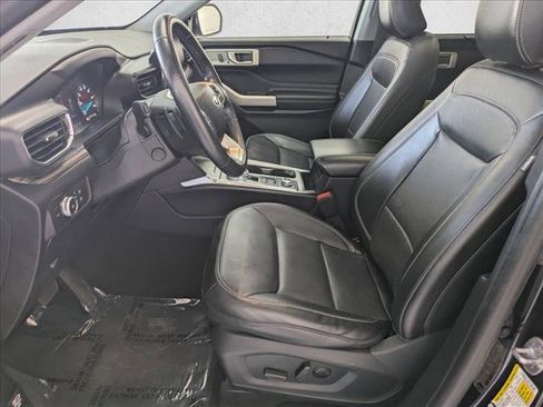 Used 2021 Ford Explorer Limited w/ Equipment Group 301A AWD/4WD image 17