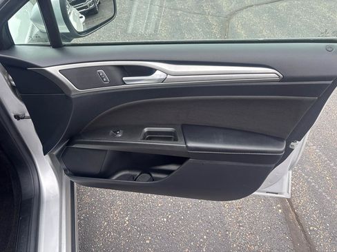 Used 2019 Ford Fusion SE FWD image 29
