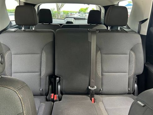 Used 2021 Chevrolet Traverse LS FWD image 14