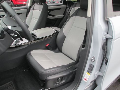 Used 2025 Land Rover Range Rover Evoque Dynamic SE image 17