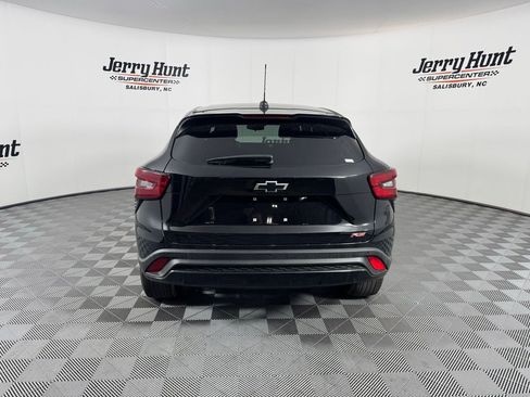Used 2025 Chevrolet Trax RS w/ Sunroof Package FWD image 8