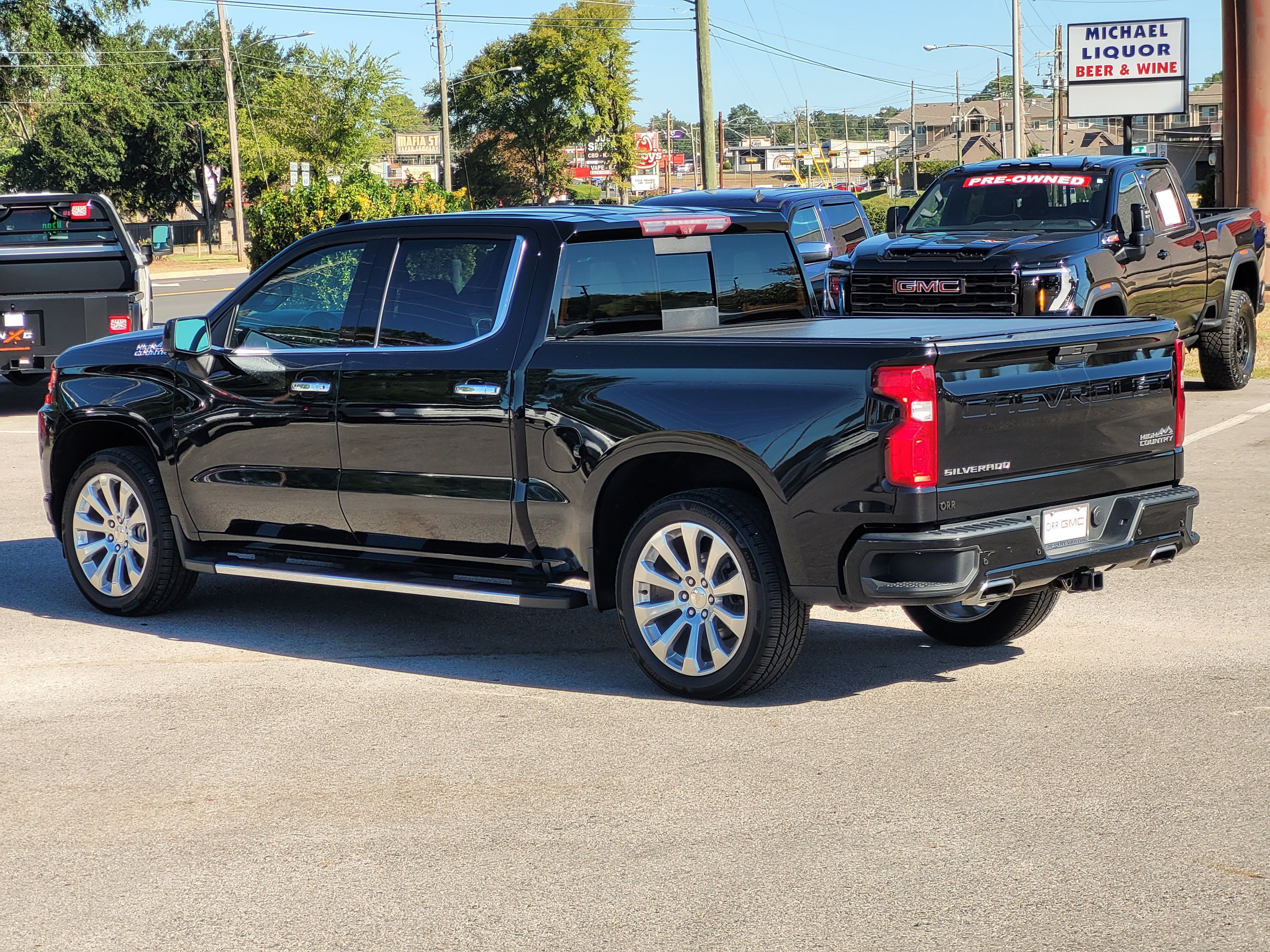 Used 2022 Chevrolet Silverado 1500 High Country w/ Technology Package AWD/4WD image 6