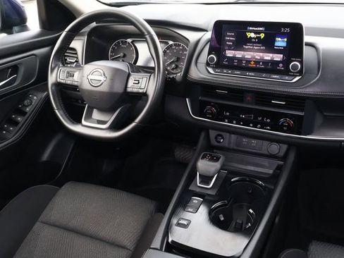 Used 2025 Nissan Rogue SV image 9