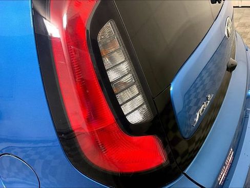 Used 2019 Kia Soul + FWD image 27