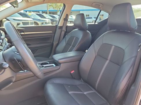 Used 2024 Nissan Altima 2.5 SR FWD image 18