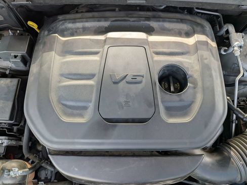 Used 2019 Jeep Grand Cherokee Altitude AWD/4WD image 13
