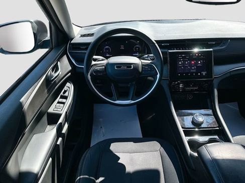 Used 2023 Jeep Grand Cherokee Laredo w/ Luxury Tech Group I image 24