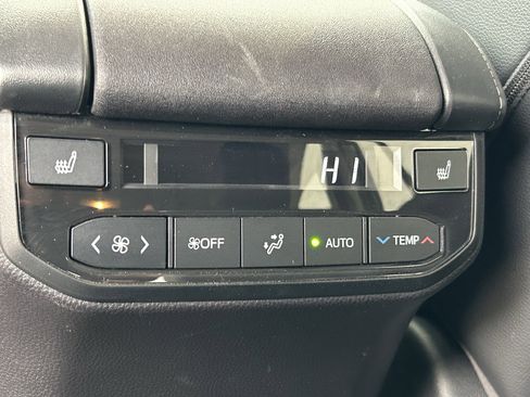 Used 2023 Toyota Highlander Platinum image 22