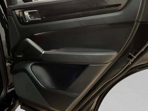 Used 2019 Porsche Cayenne w/ Premium Package image 77