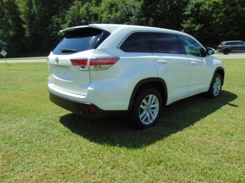 Used 2016 Toyota Highlander LE FWD image 29