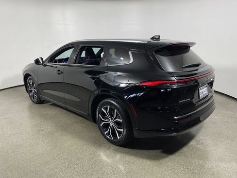 Certified 2025 Toyota Crown Signia AWD/4WD image 5