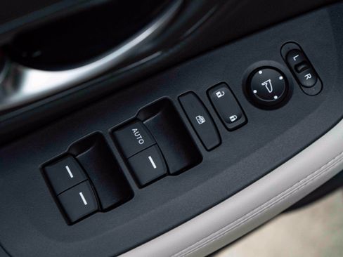 Certified 2026 Honda HR-V LX image 38