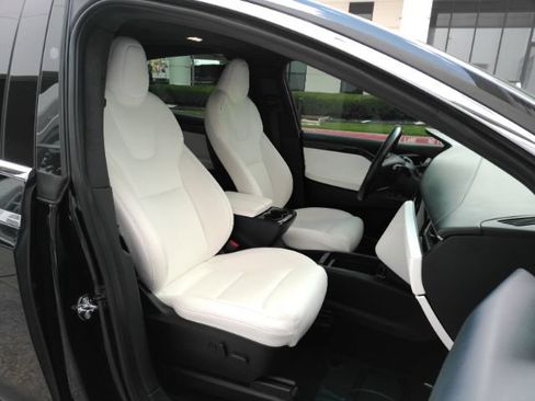 Used 2020 Tesla Model X AWD/4WD image 25