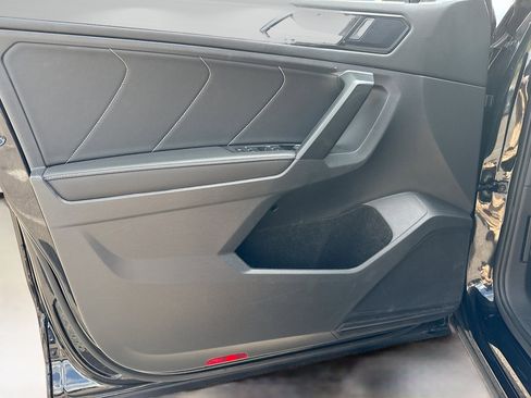 Used 2023 Volkswagen Tiguan SE R-Line image 19