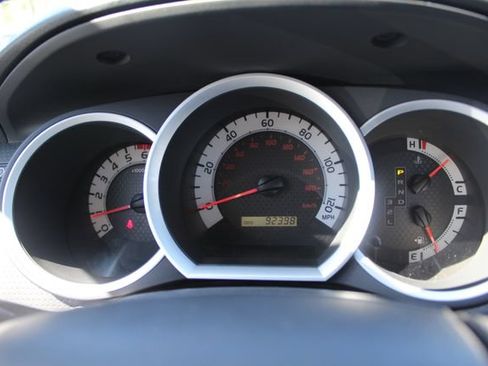 Used 2014 Toyota Tacoma 2WD Regular Cab image 37