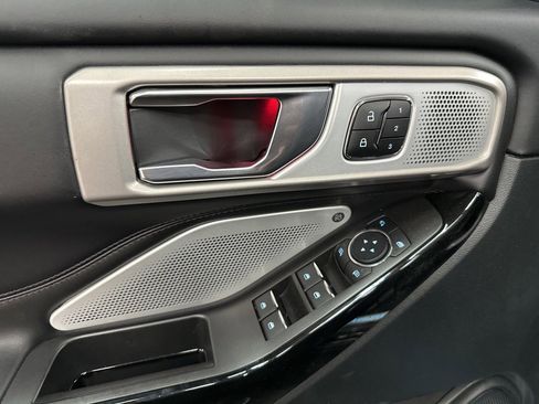 Used 2024 Ford Explorer Platinum w/ Technology Package image 17