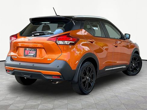 Used 2020 Nissan Kicks SR w/ SR Premium Package FWD image 6