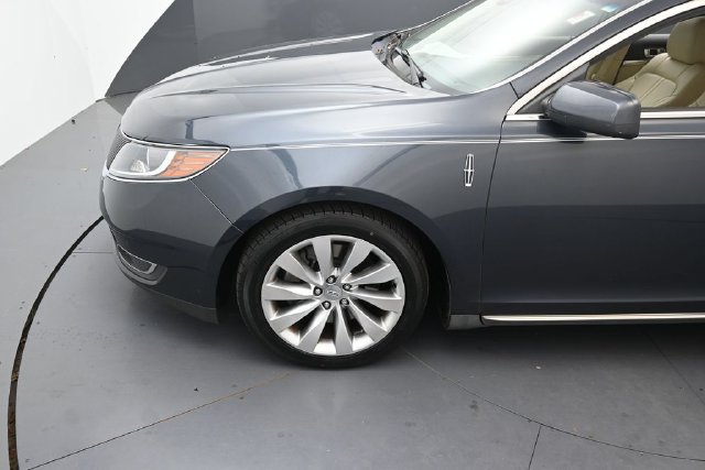Used 2013 Lincoln MKS FWD image 9